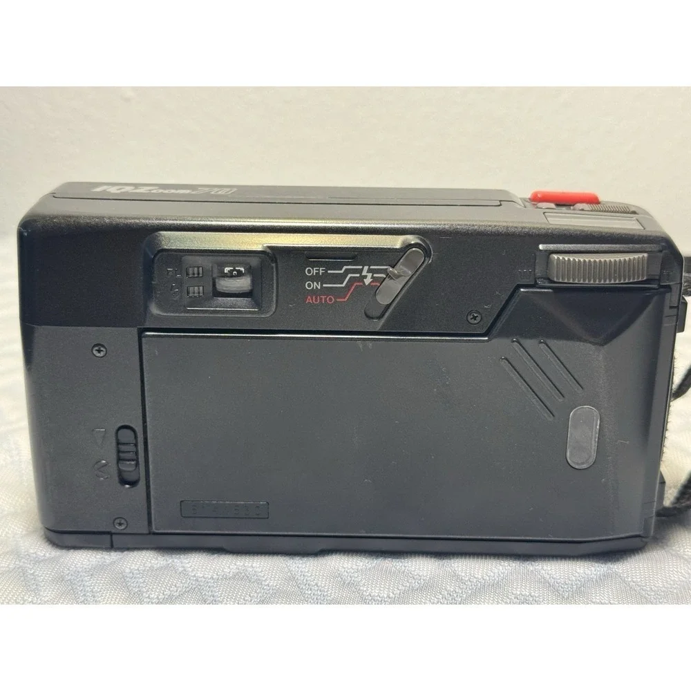 Pentax IQZoom 70 35mm Film Camera 35-70mm Macro Lens AF Point & Shoot w/ Case